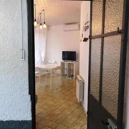 Mercede 34 Small Villa *
